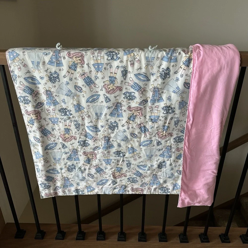 VTG Paper Doll Fabric Girl Baby‎ Blanket Quilt Blue Pink 1970's 49x36 Kitschy